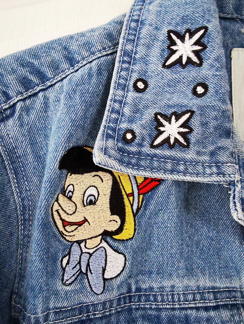 Disney x Cakeworthy Pinocchio 85th Anniversary Denim Jacket size M - Picture 6 of 10